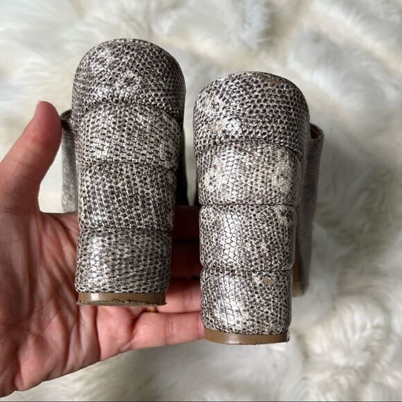 Ferragamo heels   - Picture 3 of 10